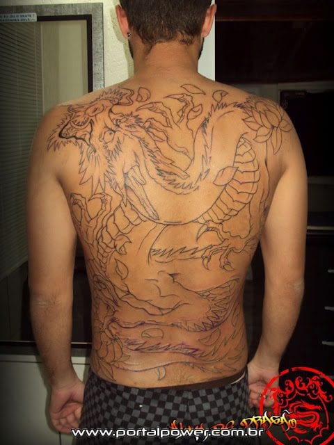 Tatuagens de dragão nas costas (8)