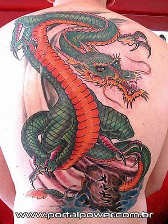 Tatuagens de dragão nas costas (2)