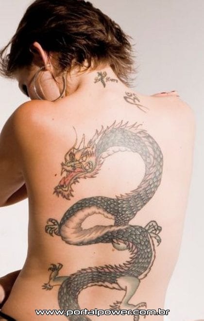 Tatuagens de dragão nas costas (21)