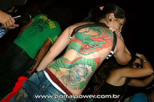 Tatuagens de dragão nas costas (20)
