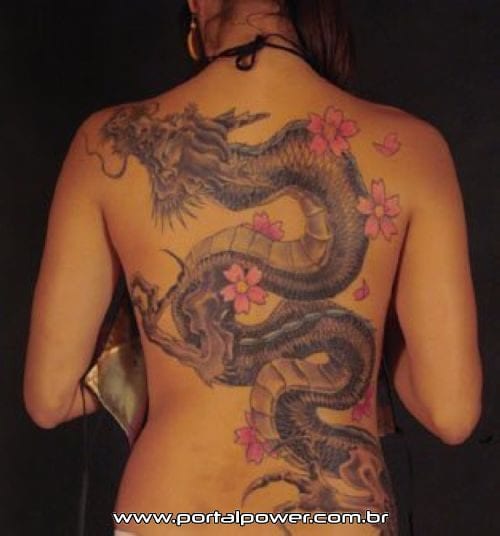Tatuagens de dragão nas costas (19)