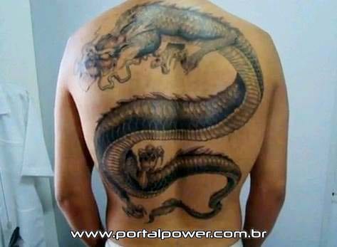 Tatuagens de dragão nas costas (18)
