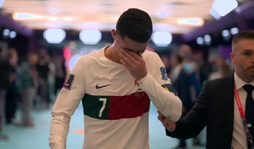 Cristiano Ronaldo desaba em lagrimas apos eliminacao de Portugal