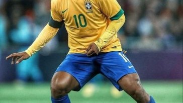 Ronaldinho Gaúcho vs Neymar